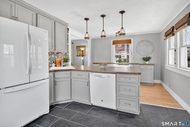 8 Gargan Place, Simsbury, CT 06070