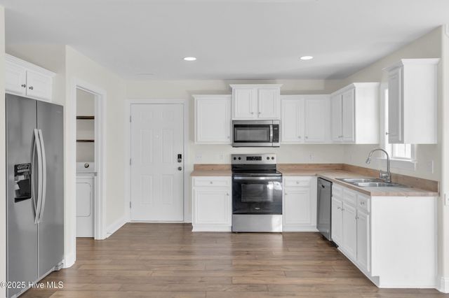 9564 Holly Hills Drive NE, Leland, NC 28451