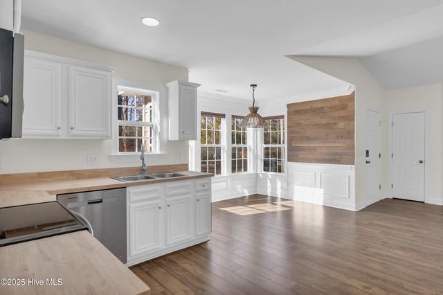 9564 Holly Hills Drive NE, Leland, NC 28451