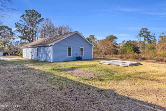 9564 Holly Hills Drive NE, Leland, NC 28451