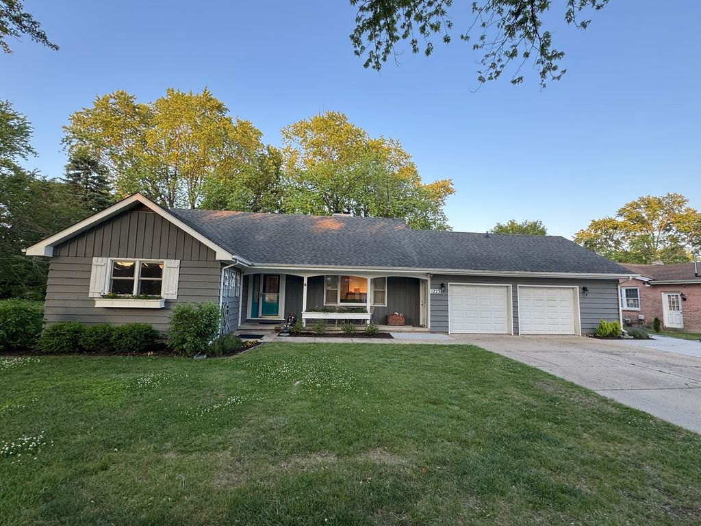 1223 Ridgeway Drive, Elgin, IL 60123