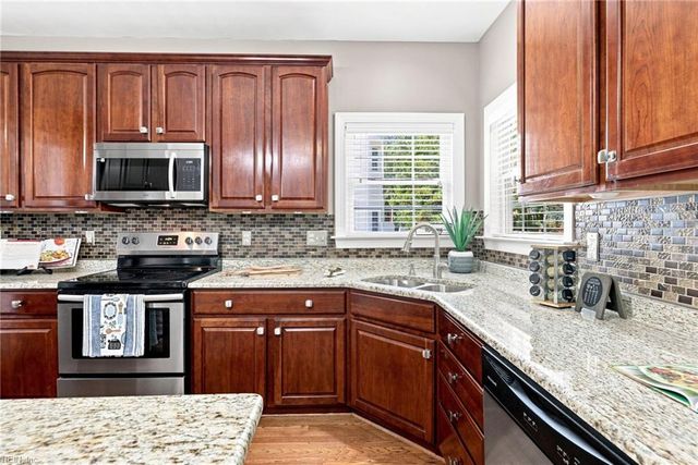 109 Overlook PT, Yorktown, VA 23693