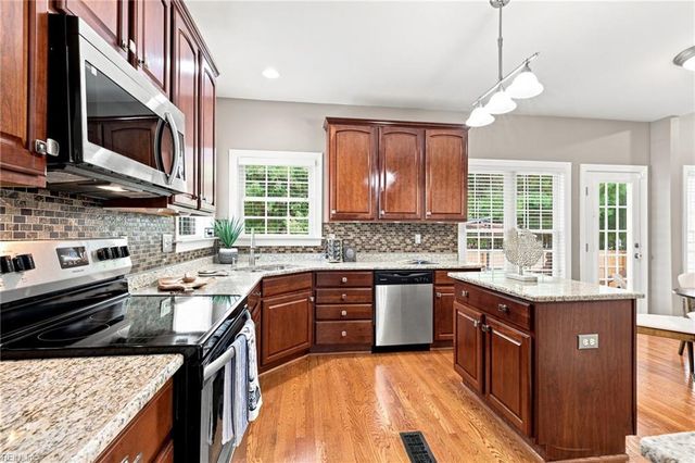 109 Overlook PT, Yorktown, VA 23693