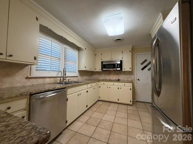 110 1st Street Place SE, Conover, NC 28613
