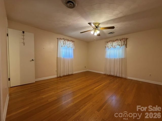 110 1st Street Place SE, Conover, NC 28613
