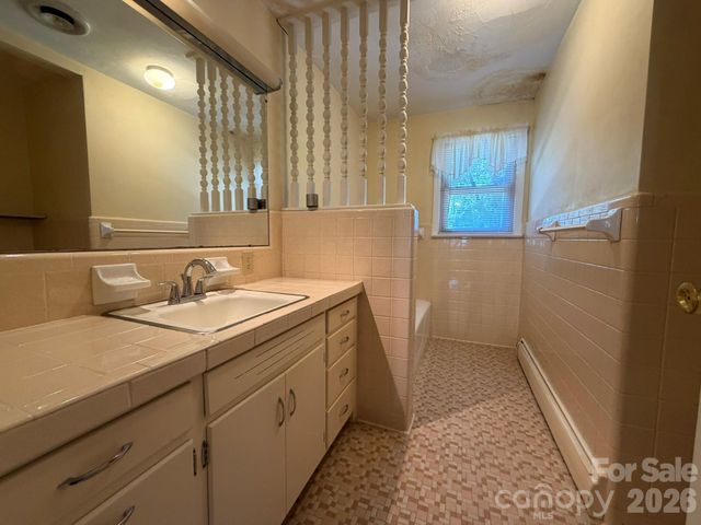 110 1st Street Place SE, Conover, NC 28613