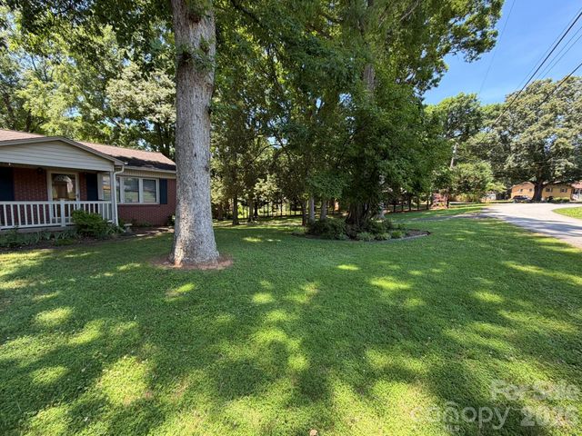 110 1st Street Place SE, Conover, NC 28613
