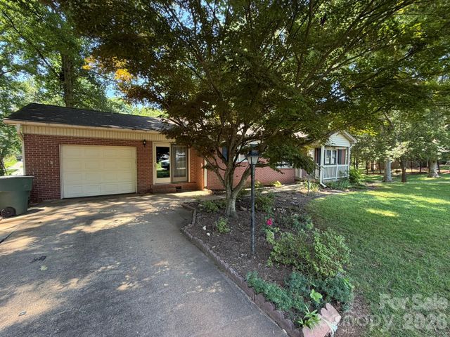 110 1st Street Place SE, Conover, NC 28613