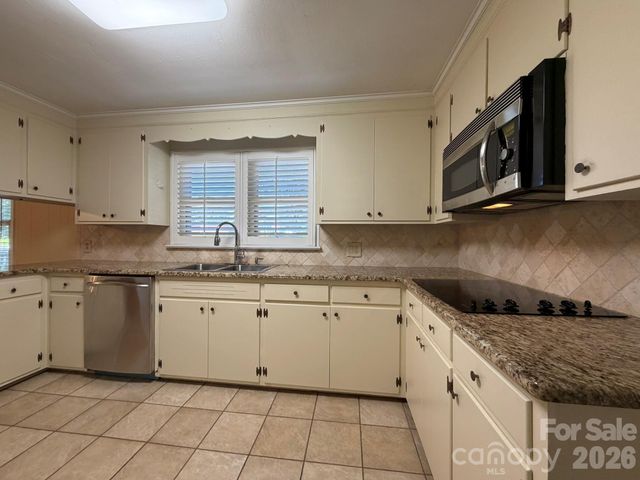 110 1st Street Place SE, Conover, NC 28613