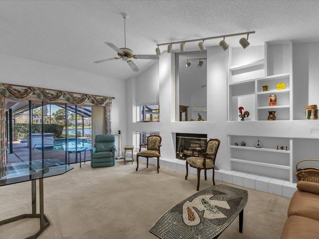 6821 COUNTRY LAKES CIRCLE, Sarasota, FL 34243