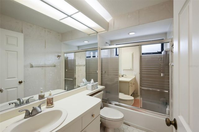 6821 COUNTRY LAKES CIRCLE, Sarasota, FL 34243