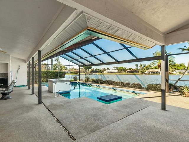 6821 COUNTRY LAKES CIRCLE, Sarasota, FL 34243