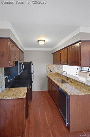 11750 15 Mile Road, Sterling Heights, MI 48312