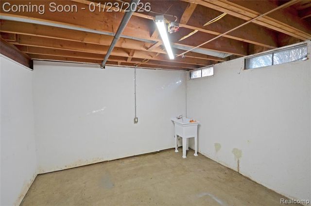 11750 15 Mile Road, Sterling Heights, MI 48312