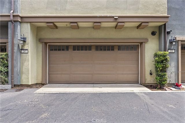 207 Essex Court, Tustin, CA 92780