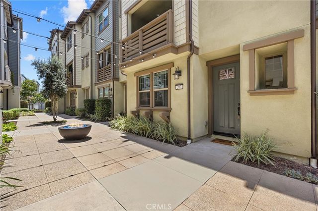 207 Essex Court, Tustin, CA 92780
