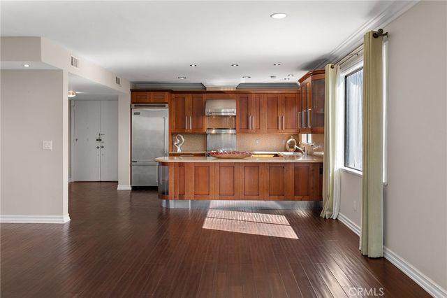 152 S Oakhurst Drive 304, Beverly Hills, CA 90212