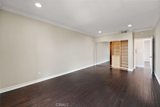 152 S Oakhurst Drive 304, Beverly Hills, CA 90212