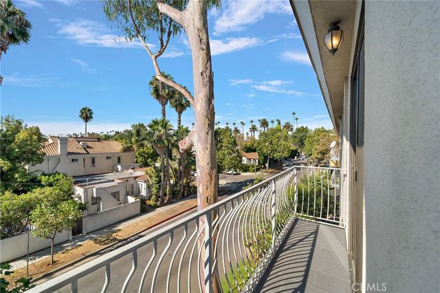 152 S Oakhurst Drive 304, Beverly Hills, CA 90212