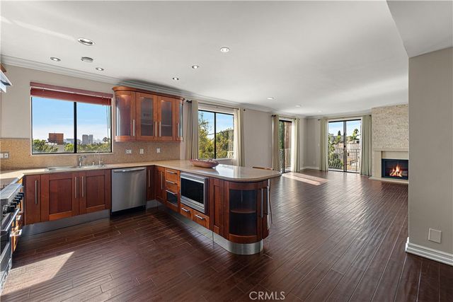 152 S Oakhurst Drive 304, Beverly Hills, CA 90212