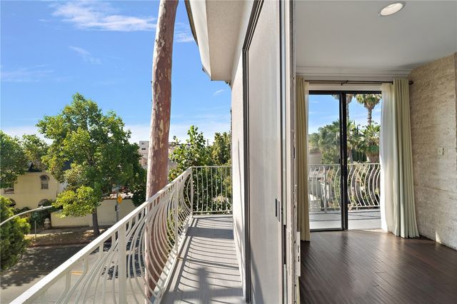 152 S Oakhurst Drive 304, Beverly Hills, CA 90212