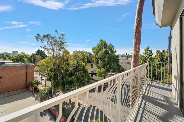 152 S Oakhurst Drive 304, Beverly Hills, CA 90212