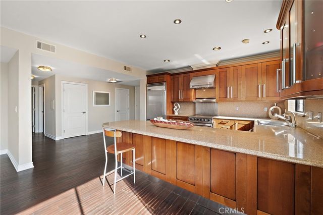 152 S Oakhurst Drive 304, Beverly Hills, CA 90212