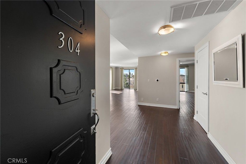 152 S Oakhurst Drive 304, Beverly Hills, CA 90212