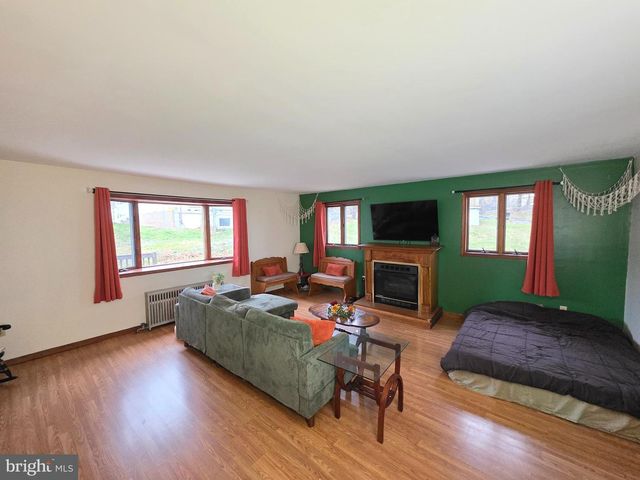 189 HIGH RD, Pottsville, PA 17901