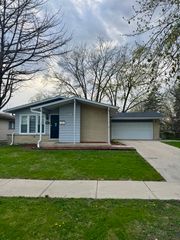 436 N PLEASANT Drive, Glenwood, IL 60425