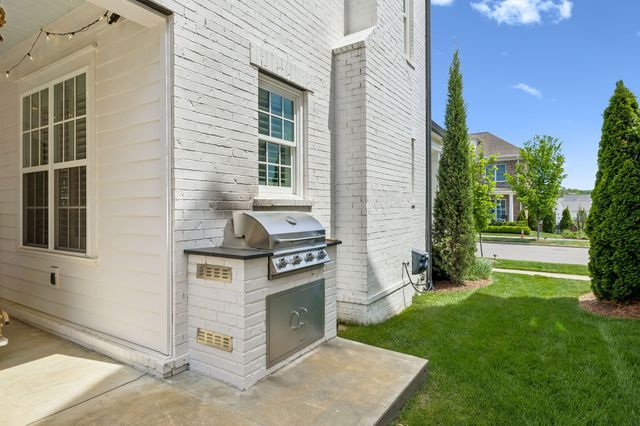 290 Stephens Valley Blvd, E, Nashville, TN 37221