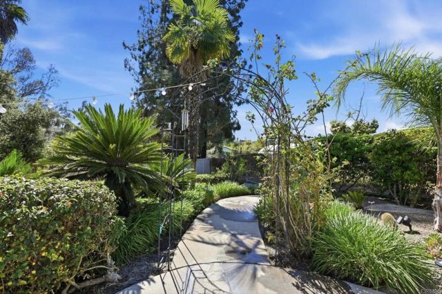 2455 Clearcrest Lane, Fallbrook, CA 92028