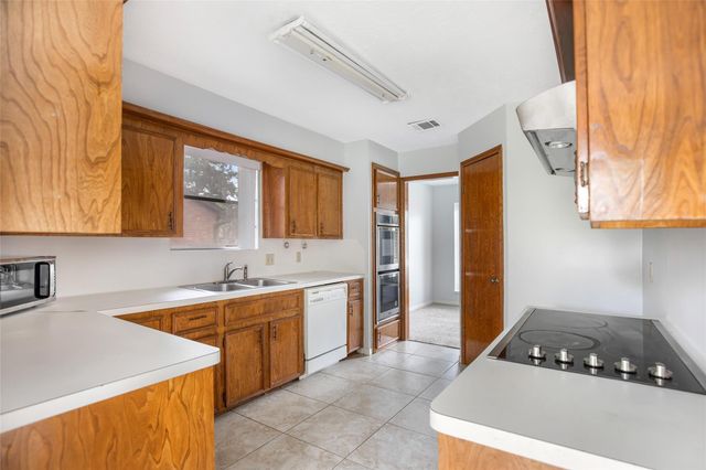 2130 Lake Hills Drive, Houston, TX 77339