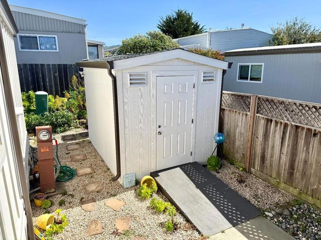 8 Lighthouse Rd, Half Moon Bay, CA 94019