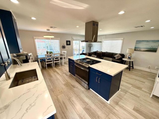 8 Lighthouse Rd, Half Moon Bay, CA 94019