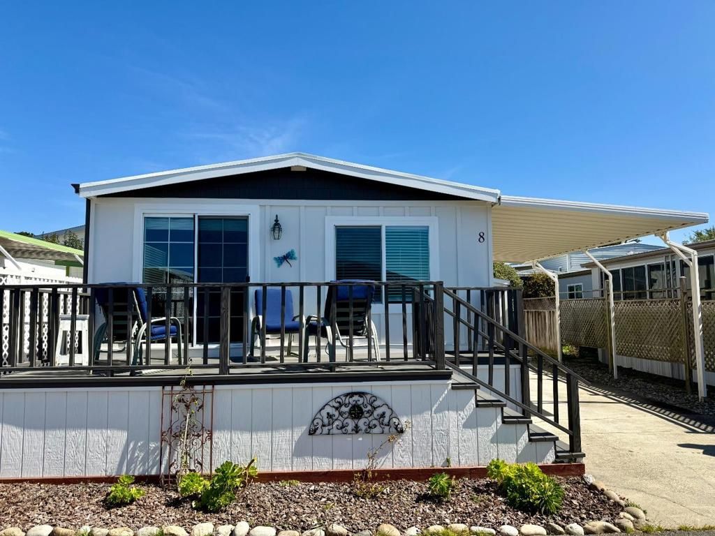 Image 1 of property listing at 8 Lighthouse Rd, Half Moon Bay, CA 94019