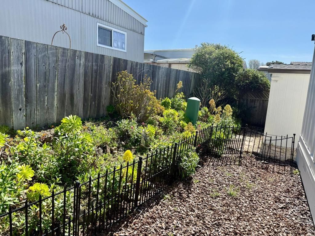 Image 16 of property listing at 8 Lighthouse Rd, Half Moon Bay, CA 94019