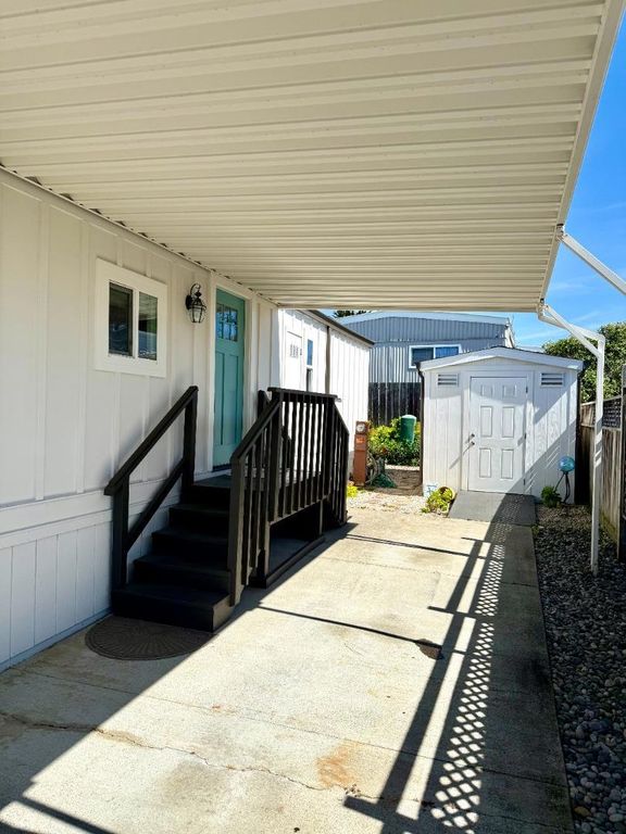 Image 21 of property listing at 8 Lighthouse Rd, Half Moon Bay, CA 94019