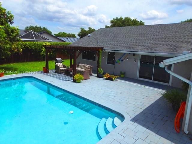 15810 N Wind Cir, Sunrise, FL 33326