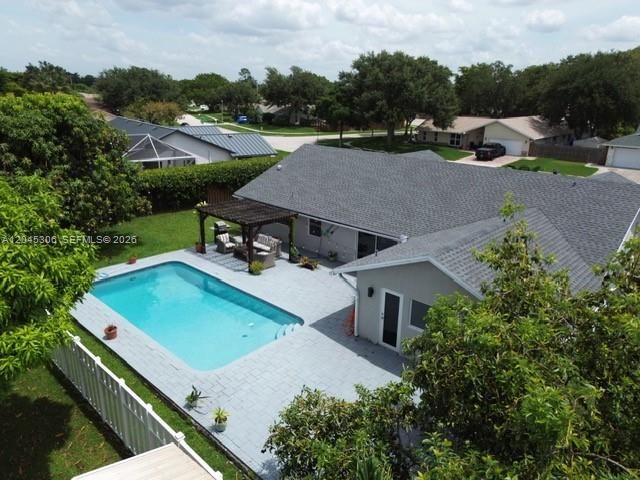 15810 N Wind Cir, Sunrise, FL 33326