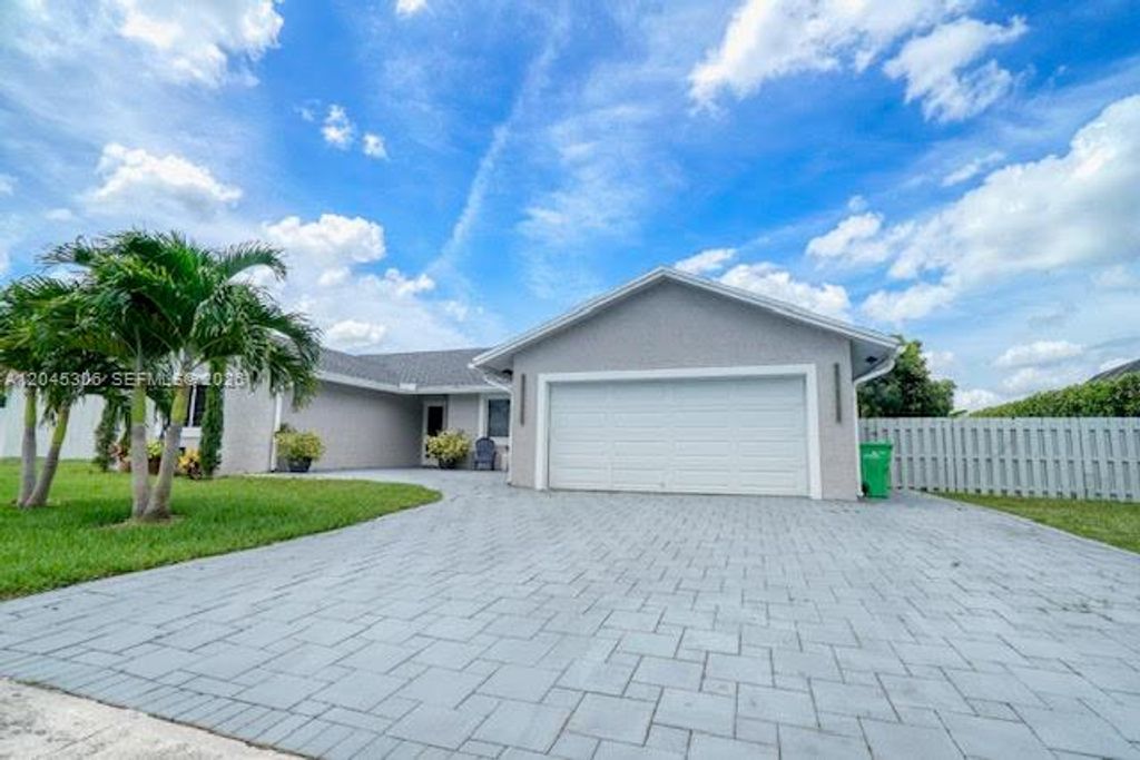 15810 N Wind Cir, Sunrise, FL 33326