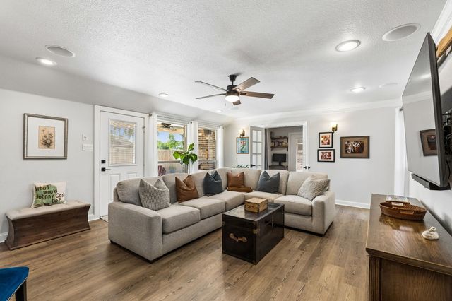 302 Denton Drive, Roanoke, TX 76262