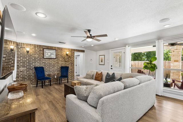 302 Denton Drive, Roanoke, TX 76262