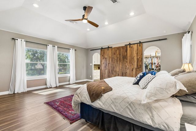 302 Denton Drive, Roanoke, TX 76262