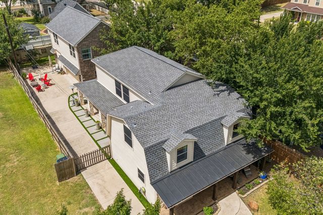 302 Denton Drive, Roanoke, TX 76262