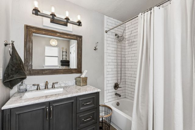 302 Denton Drive, Roanoke, TX 76262