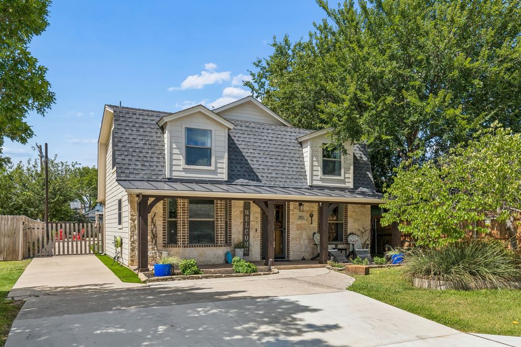 302 Denton Drive, Roanoke, TX 76262
