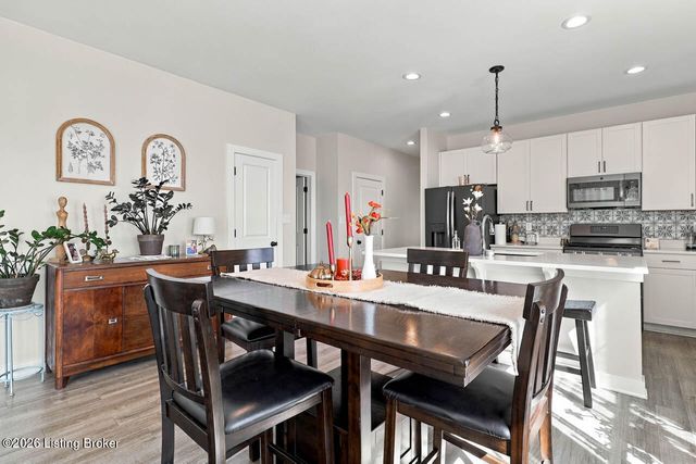6530 Oak Village Dr, Louisville, KY 40228