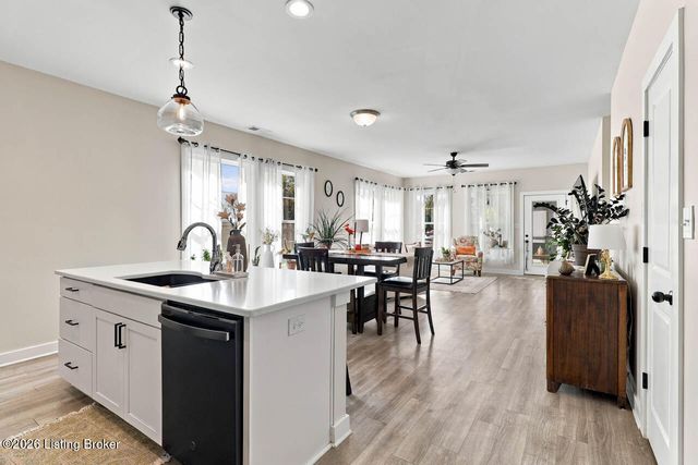 6530 Oak Village Dr, Louisville, KY 40228