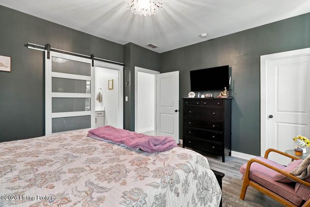 6530 Oak Village Dr, Louisville, KY 40228